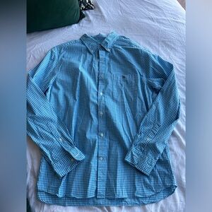 worn once- vineyard vines button down shirt